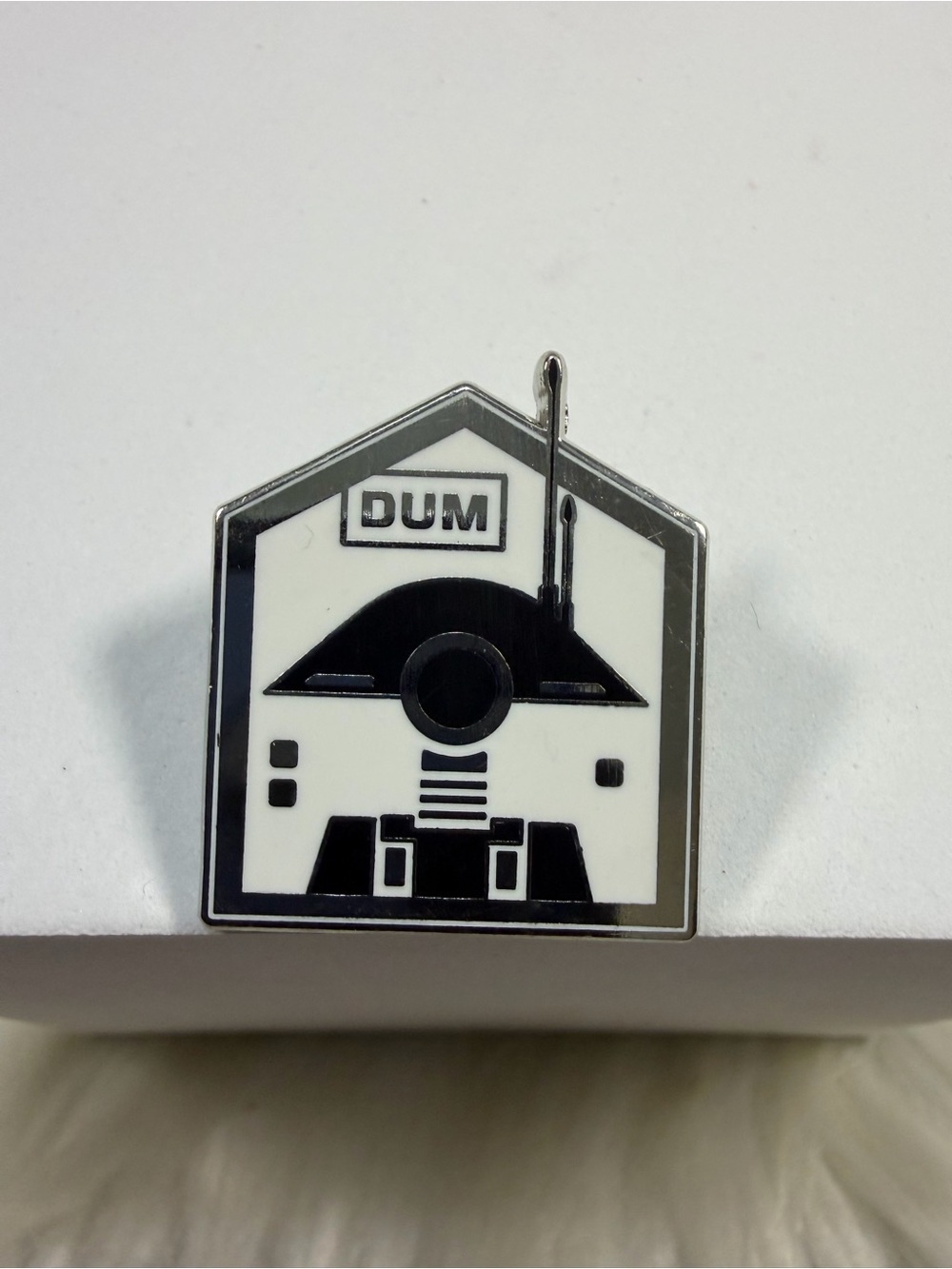 💜3/$15💜 DISNEY DUM Robot Enamel Pin - Black & White